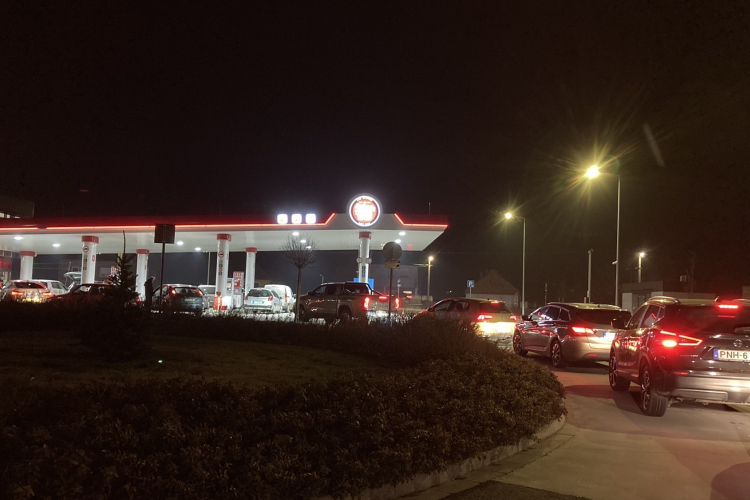 Őrült roham a kutakon – a dízel sok helyen már elfogyott