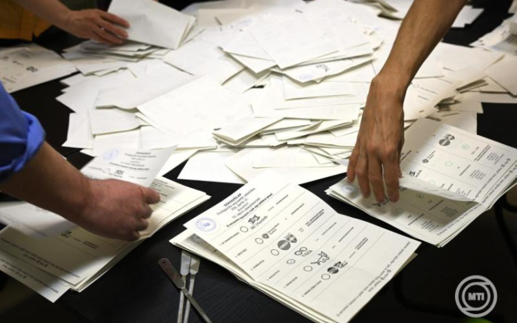 Minden szavazatot megszámoltak, Tisza-kétharmad lesz 141 képviselővel