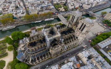 Nemzetközi építészeti pályázatot hirdetnek a Notre-Dame tornyának újjáépítésére
