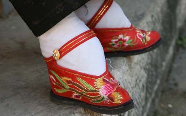 A megnyomorított lábú gazdag lányok Kínában