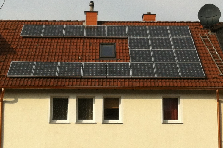 Energiahivatal: marad a háztartási napelemes rendszerek éves szaldó elszámolása jövőre
