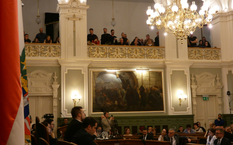 Nem oszlatta fel magát a közgyűlés