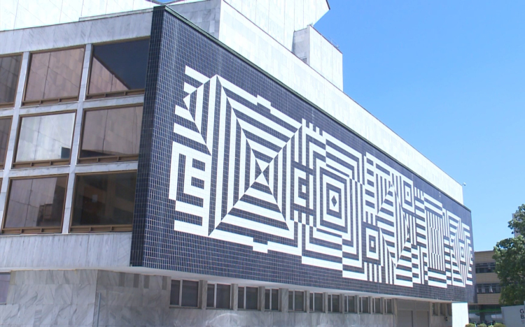 Elhárítják a balesetveszélyt a győri színháznál