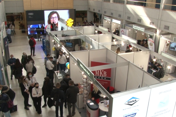 Új munkatárs kerestetik