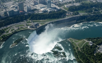 Belezuhant a Niagara-vízesésbe egy férfi