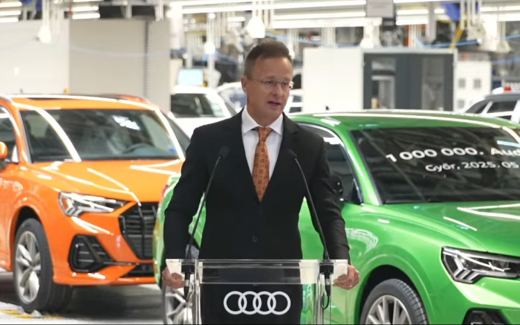 Szijjártó Péter: az Audi győri gyára folyamatosan növeli a termelését és idén új motortípus gyártását is megkezdik