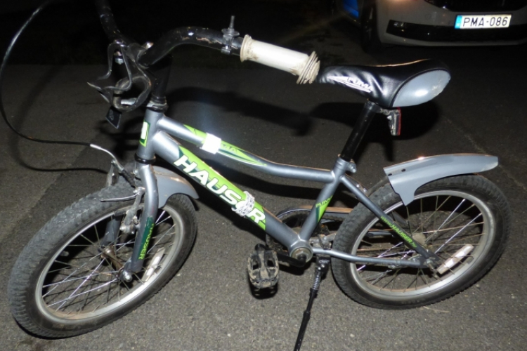 Összeütközött két bicikliző kisgyerek Márkón