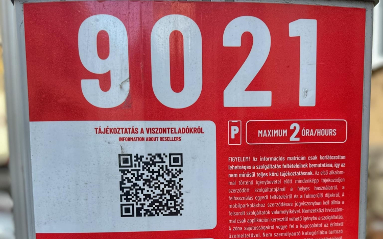 QR-kódok a parkoló automatákon, többen visszakérnék a telefonszámot