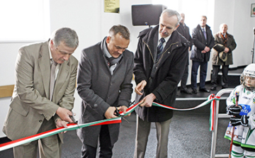 Átadták az új jégpályát