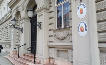 Kábítószert árult a győri család