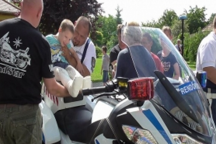 Motoros bemutató egy győri iskolában - videóval