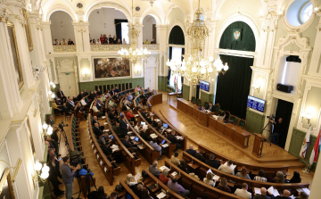 Közgyűlés pénteken: Ismét maratoni lesz a vita?