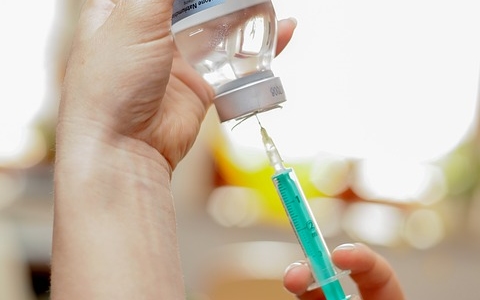 Forgalomba került az első orosz koronavírus-vakcina