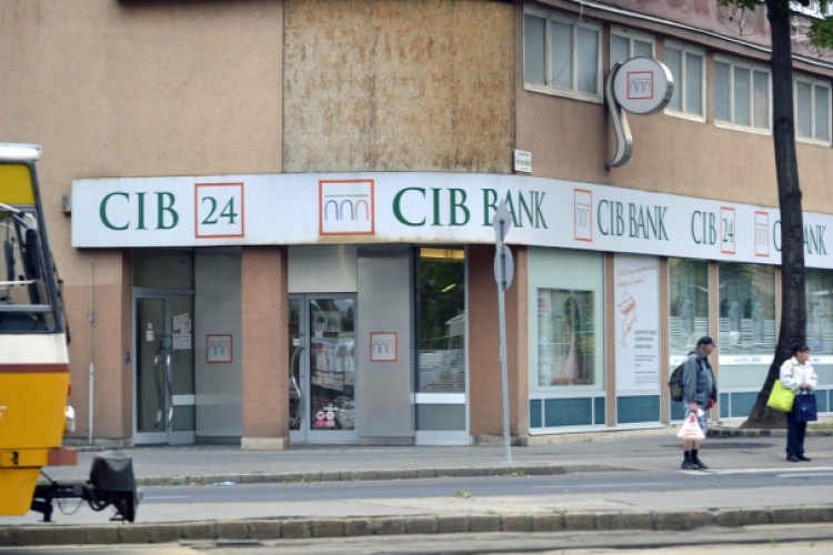 Újdonság érkezik a magyar bankokba, minden bankszámlás ügyfél érintett