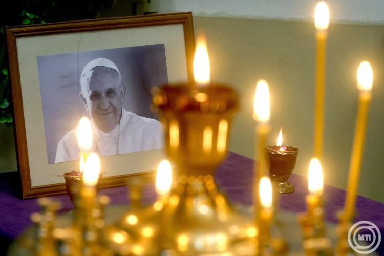 Nyilvánosságra hozták a pápa végrendeletét