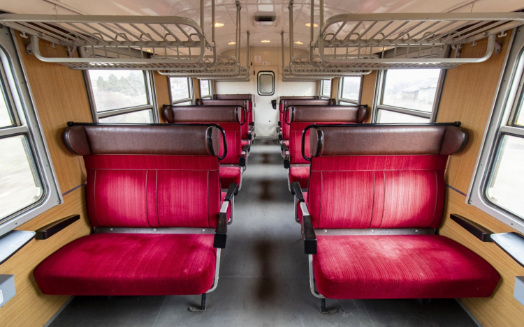 Júniustól húsz perc késés után visszaadják a MÁV- és Volán-jegy 50 százalékát