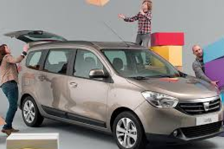 Hirtelen csökkent a hétüléses autók ára Magyarországon 