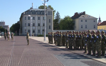 Győr belvárosában tettek katonai esküt