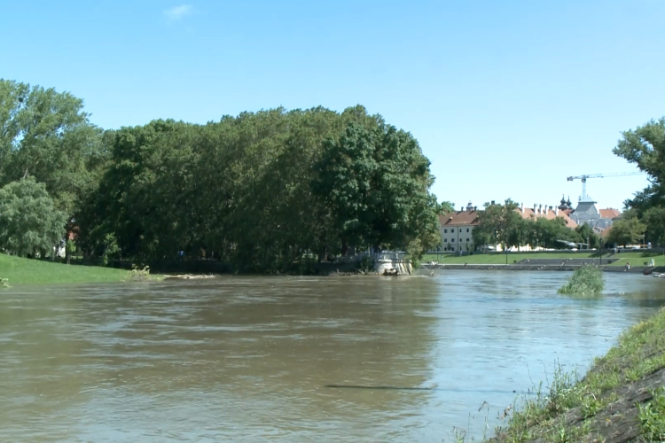 Csütörtök éjjel tetőzhet Győrnél a Rába