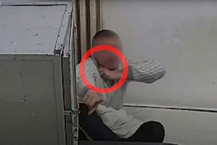 Videó! Elbarikádozta magát egy rab a győri börtönben
