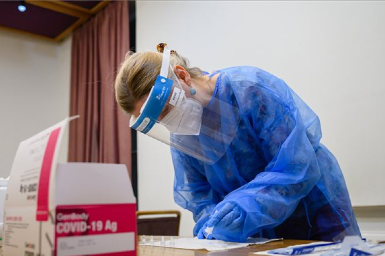 A fertőzöttek száma 206,7 millió, a halálos áldozatoké 4,35 millió a világon