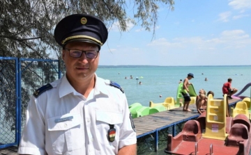 Élettelenül lebegett a Balatonban – a szabadnapos rendőr megmentette
