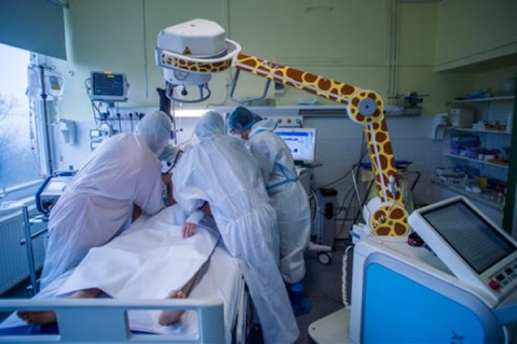 A fertőzöttek száma csaknem 158 millió, a halálos áldozatoké több mint 3,28 millió 