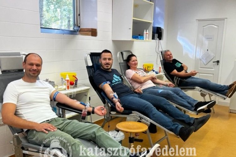 700 ember gyógyulását segítették elő