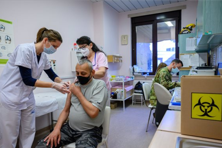 Szlávik: 2,5 millió ember beoltása megváltoztathatja a járvány lefolyását