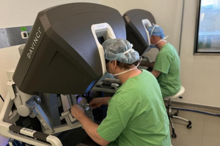 Túl van a 450. műtéten a győri Da Vinci