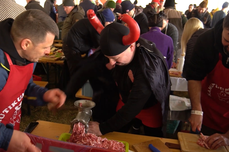 Második alkalommal töltötték a kolbászokat Écsen