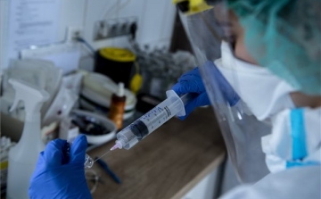 Az orosz vakcinát használat előtt Szerbia is bevizsgálja