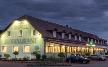 Nyáron lesz 1 éves a Land Plan Hotel*** & Restaurant, Töltéstava legújabb szállodája