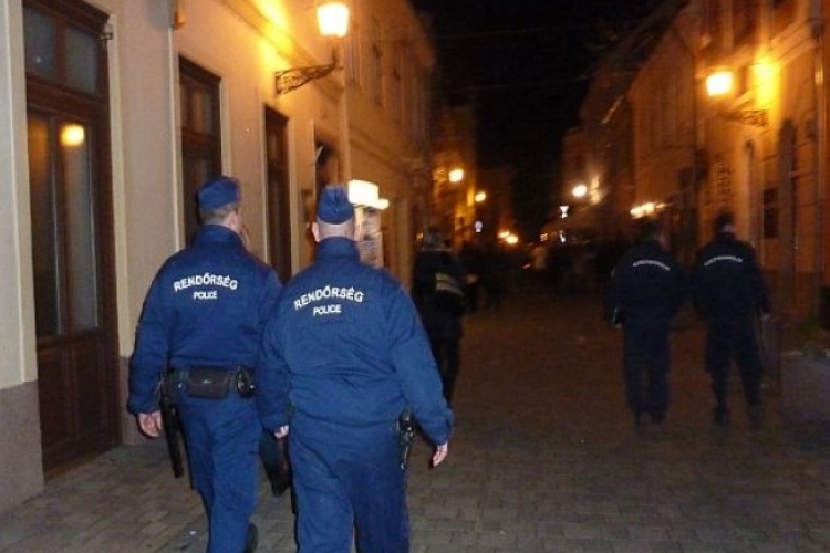 Bűncselekmény történt szerda este Győr belvárosában - Sok rendőr mindenhol 