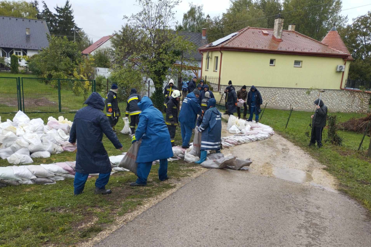 Polgármester nélkül védekeznek Dunaszentpálon