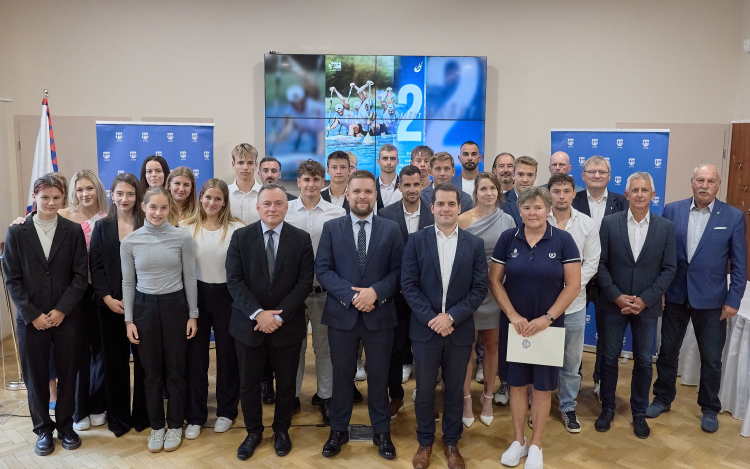 Világ- és Európa-bajnok érmeseket, helyezetteket köszöntöttek a Városházán