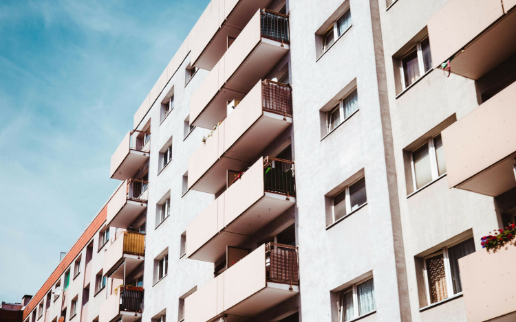 A vidéki nagyvárosokban is a panellakások drágultak leginkább