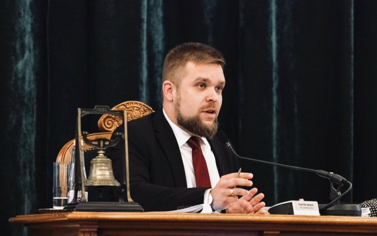 Mélyponton van most Győrben a Fidesz, Pintér Bence nagy fölénnyel vezet