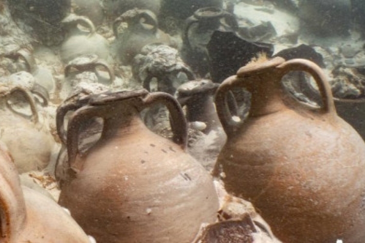 2000 éves amforákat találtak a tenger mélyén 