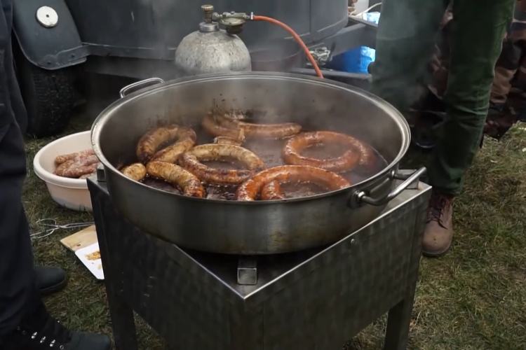 Jön a II. Cifra Kolbásztöltő Verseny Écsen