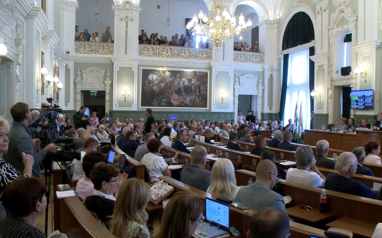 Viharos közgyűléssel zárult a ciklus Győrben