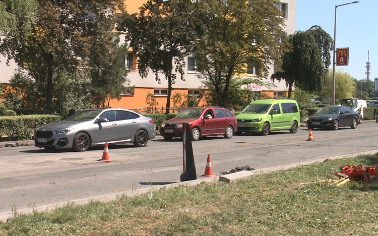 Itt tart a Tihanyi Árpád út felújítása