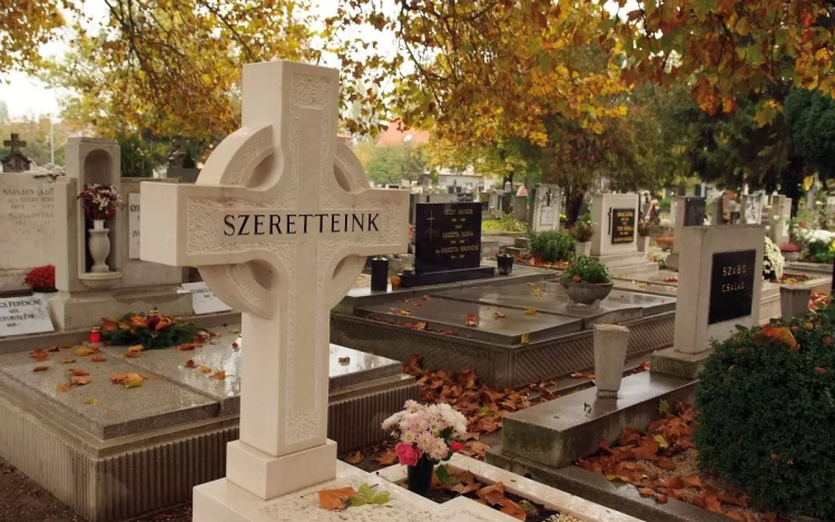 Téli nyitvatartásra térnek át a győri köztemetők