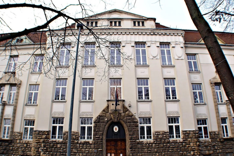 Kazinczy az első tízben, Révai a húszban