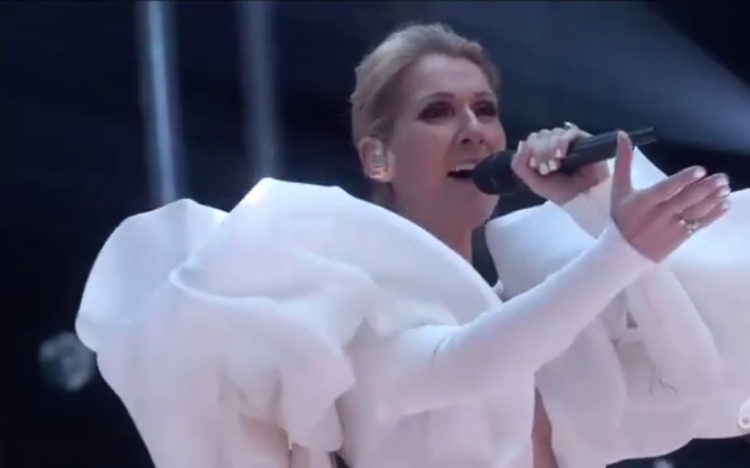 Celine Dion produkciója nem lehetett volna ennél tökéletesebb