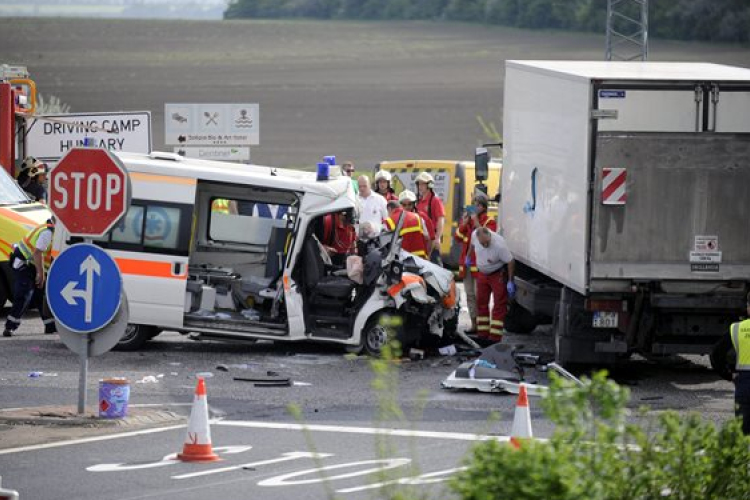 Mentőautó és kamion ütközött az M1-esen