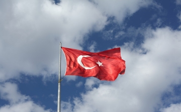 Erdogan letette az államfői esküt, Törökországban elnöki rendszer lépett életbe