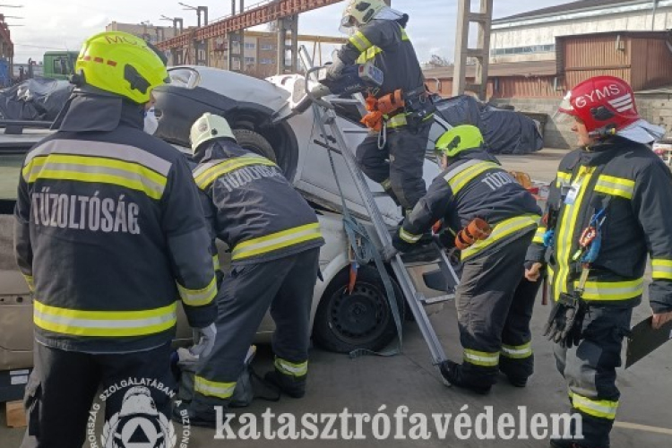 Győri tűzoltók nyertek és jutottak az országos döntőbe