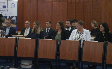 Az álláskeresőket és a munkaadókat is segítik