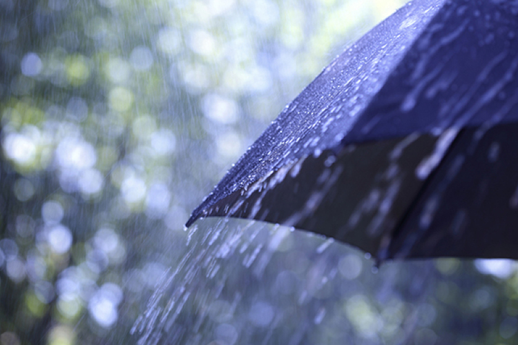 Záporok, zivatarok, 29 fokkal